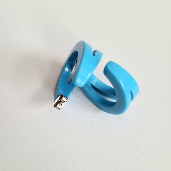 Blue plastic acrylic double loop earrings. - Picture 8 of 8